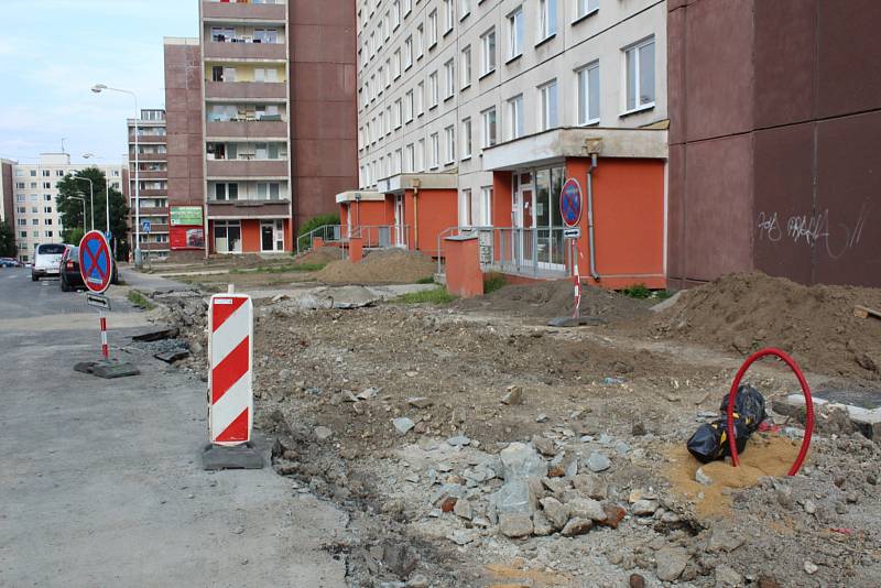 Rekonstrukce kladenské ulice Václava Rabase by měla trvat do konce září.