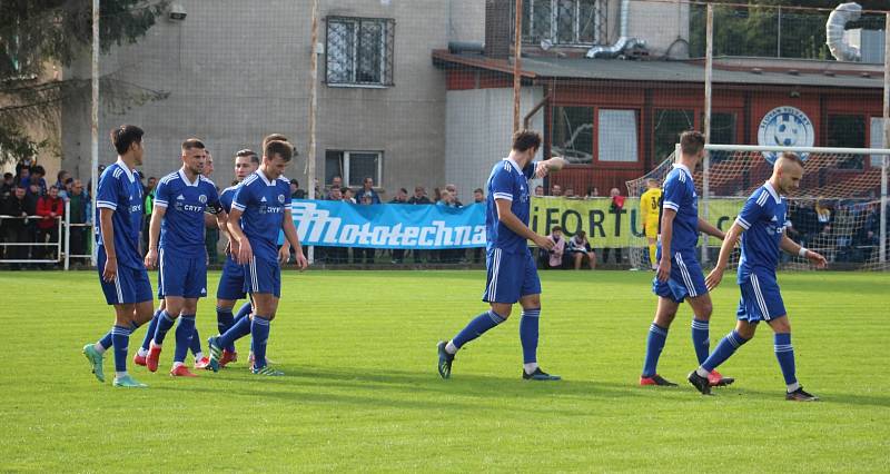 Třetiligový Slovan Velvary přivítal v rámci MOL Cupu mistrovskou Slavii Praha.