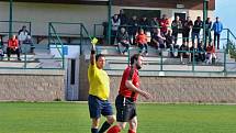 Zichovec (v červeném) porazil doma nečekaně Švermov 3:1.