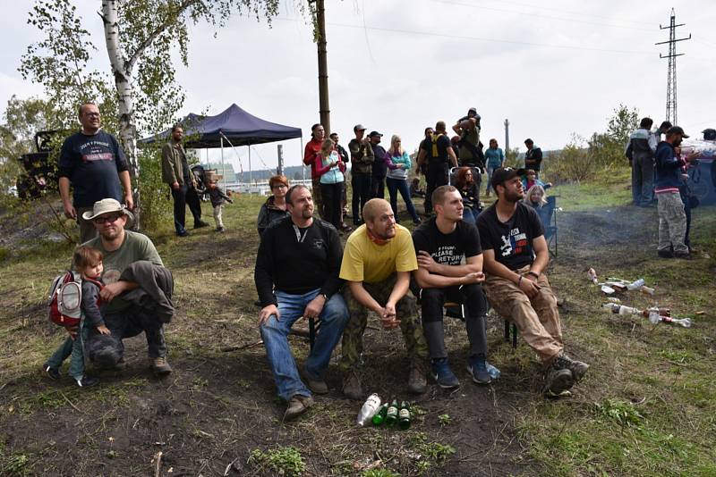 V Kladně se jelo druhé kolo závodu offroadových aut Bohemian Offroad Challenge 2017.