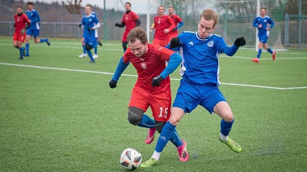 Reprezentace českých lékařů (v červené) sehrála přípravu na MS proti SK Kladno B a prohrála 1:5.