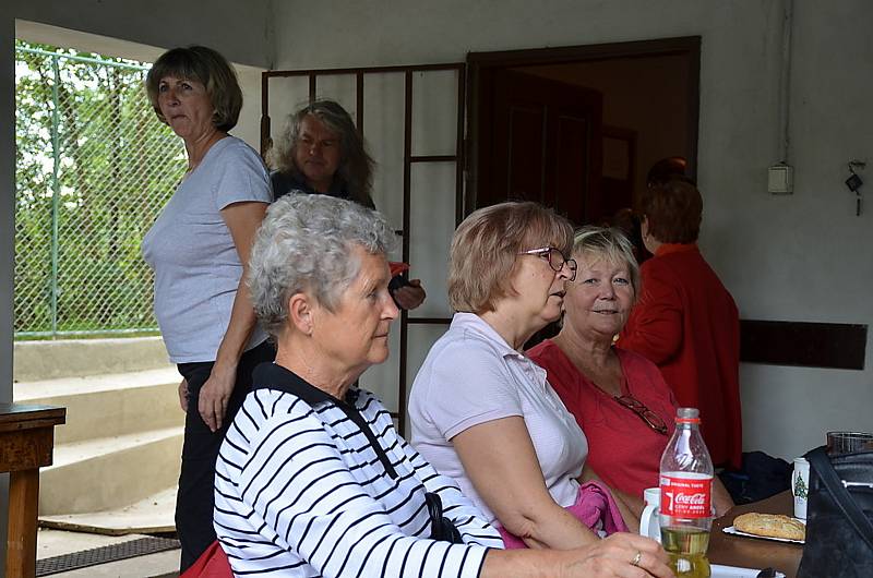 Druhý ročník soutěže střelby z pistole ve Zvoleněvsi na počest válečného veterána Ludvíka Darovce.