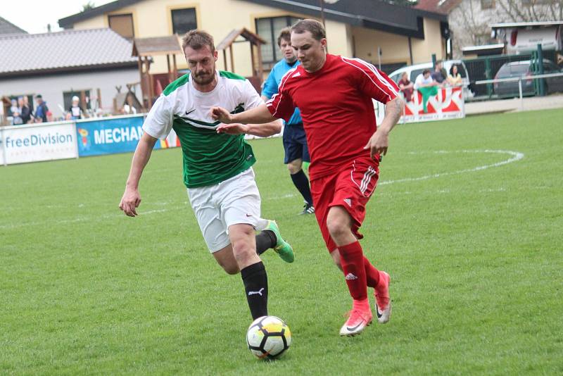 Strašecí odehrálo derby se Lhotou celý zápas o deseti  5:1 (2:1)