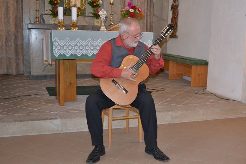 Snímky z vystoupení kytarového virtuosa Štěpána Raka. 