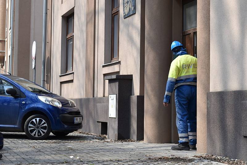 V Ouvalově ulici ve Slaném někdo poškodil uzávěr plynu, plynaři závadu neprodleně odstranili.