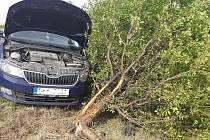 Nehoda se stala ve středu 2. srpna na silnici 16 u nedaleko Slaného.