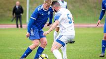 Fotbalová příprava: Kladno (v bílém) nečekaně vyhrálo na hřišti SK Slaný vysoko 7:1. Josef Galbavý