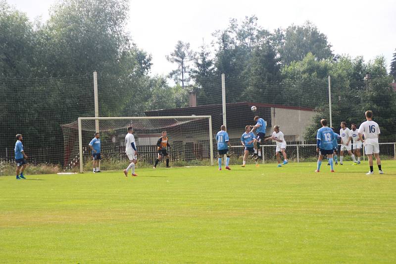 Jiří Sekáč, Tomáš Šmerha nebo Daniel Kružík. Hokejisté už popáté nazuli kopačky, aby pomohli svému kamarádovi Petru Křepelkovi, který po zranění skončil na vozíčku.