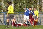 Slaný (v rudém) doma remizovalo s Tuchlovicemi 1:1. Průnik Hafenrichtera. 