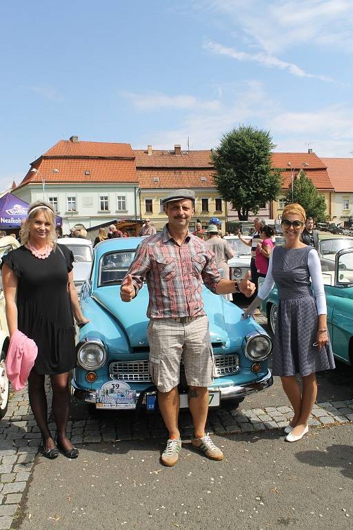 Legendární jízda historických vozidel přilákala opět po roce do Slaného desítky účastníků. První okruh se jel už před pětašedesáti lety.