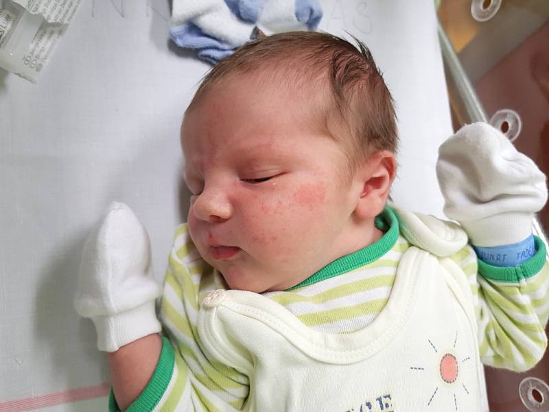 TADEÁŠ KUNRT, LOUNY. Narodil se 23. ledna 2018. Po porodu vážil 4,10 kg a měřil 54 cm. Rodiče jsou Kateřina Aksamitová a Jakub Kunrt. (porodnice Slaný)