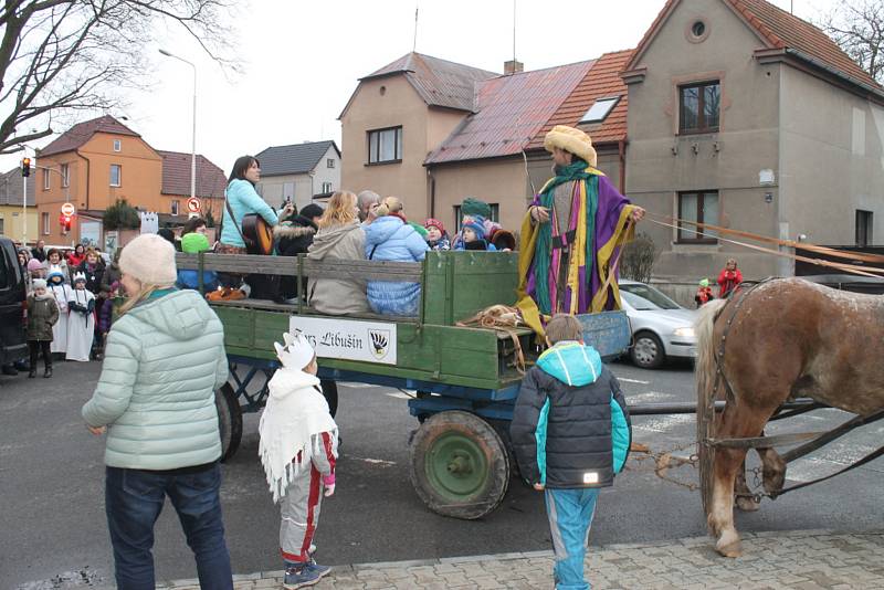 Tříkrálový průvod prošel Kladnem, přilákal stovky lidí.