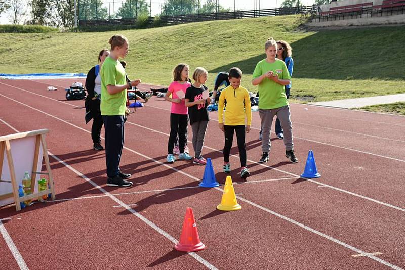 Páteční akce Atletika pro děti na slánském stadionu.