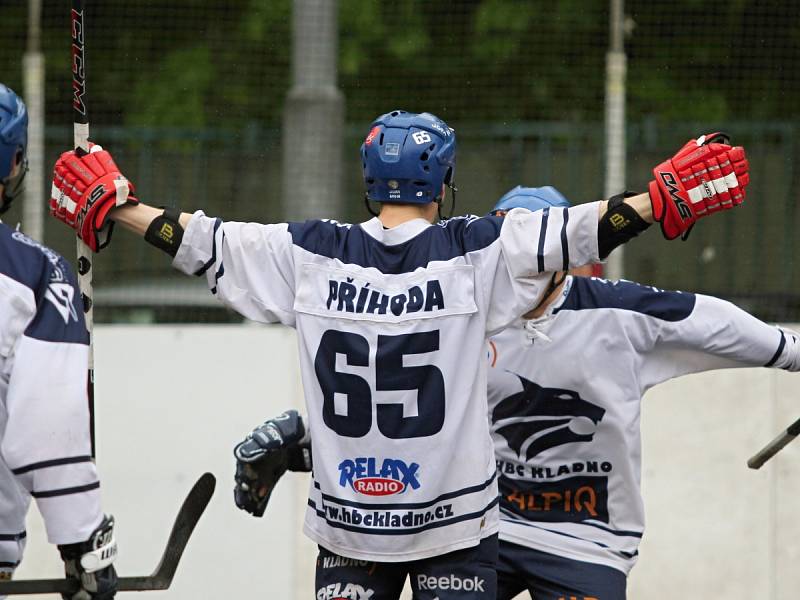 Radost střelce postupové branky! // HBC ALPIQ Kladno - HBT Vlašim (0:0, 0:1, 1:0 - 1:0), semifinále Ford Credit  EL hokejbalu.