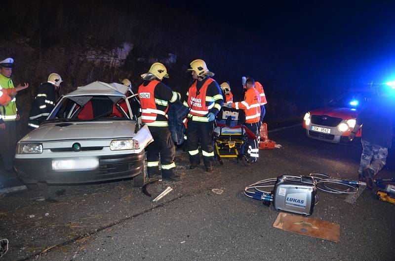 Další tragická nehoda na R7 se stala v pátek 15. listopadu 2013. Žena na místě zahynula.