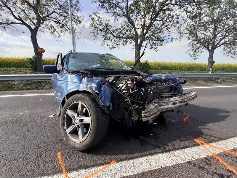 U Makotřas se v pátek krátce před 16. hodinou srazila dvě auta.