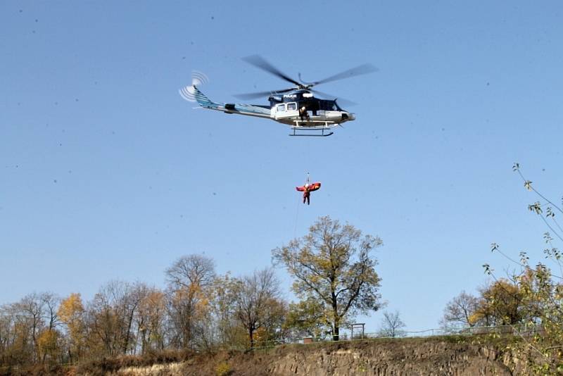 Cvičení HZS a Letecké služby PČR na Slánské hoře