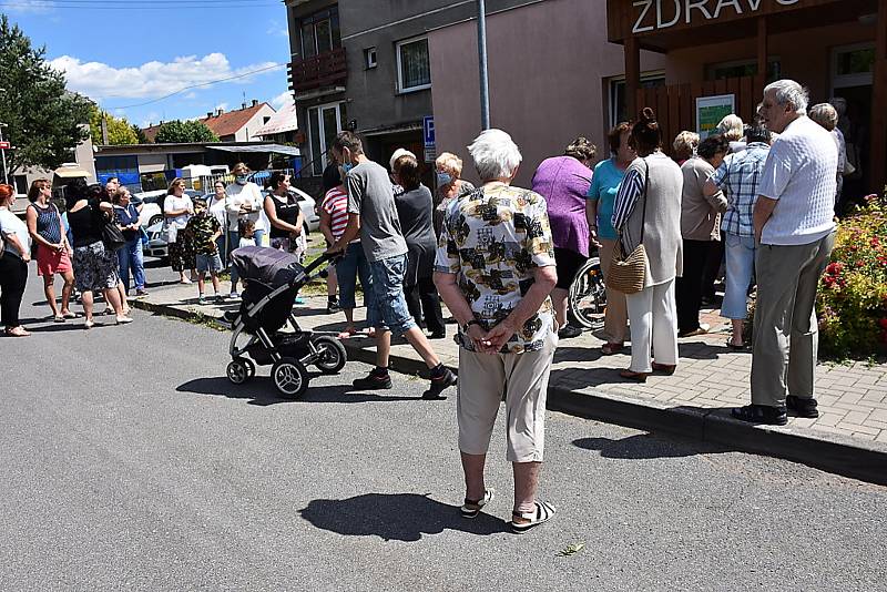 Slavnostní otevření ordinace praktického lékaře v Libušíně.