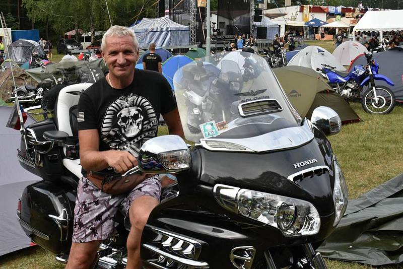 Stovky motorkářů si užily dvoudenní motorkářský festival v kempu v Žerotíně.