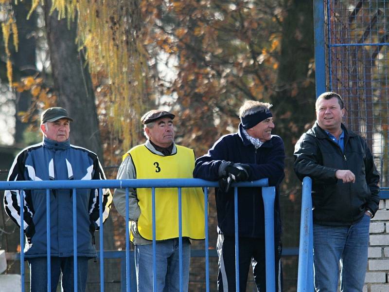 Kladno přenechalo důležité body Měcholupům // SK Kladno -SK Horní Měcholupy 1:3 (0:2) , utkání 14.k. CFL. ligy 2012/13, hráno 10.11.2012