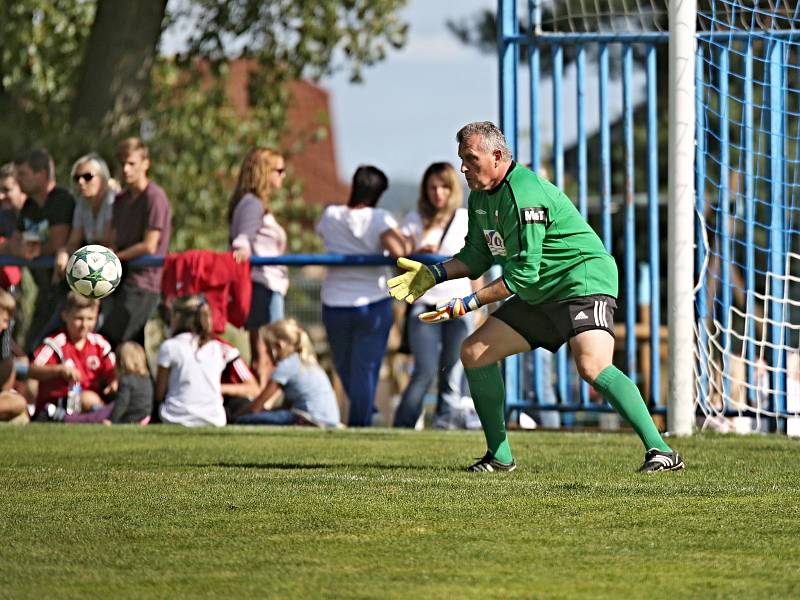 SK Braškov - Internacionálové ČR 3:2. Oslavy 90 let fotbalu na Braškově 