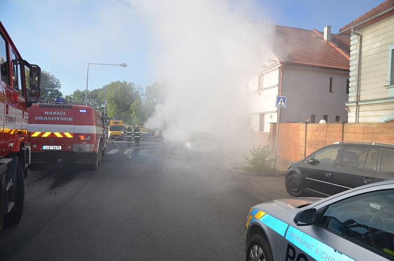V obci Brandýsek na Kladensku hořel osobní automobil