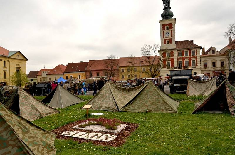 Setkání klubů vojenské historie ve Slaném.