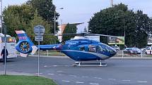 Spěšný vlak na kladenské zastávce srazil 13. září 2021 dva lidi, zasahoval vrtulník.