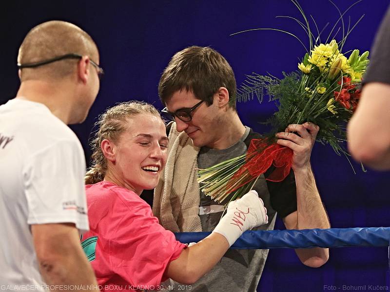 Fabiána Bytyqi vs Anna Arrazola // Galavečer profesionálního boxu BOXING LIVE / Kladno 30. 11. 2019