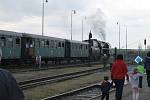 Příjezd parní lokomotivy z Bráníka do Zlonic a návštěva soukromého železničního muzea v sousedních Lisovicích. 