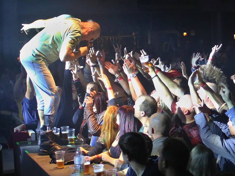 Tři sestry a Slobodná Európa - 100 let punkové republiky / Kladno 16. 11. 2018