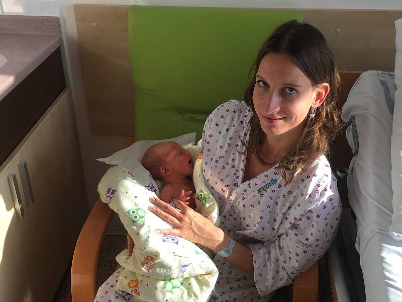FRANTIŠEK BODLÁK. Narodil se 23. října 2021. Po porodu vážil 3,20 kg a měřil 49 cm. Rodiče jsou Alena Hlinovská a František Bodlák, sestra Elišku.
