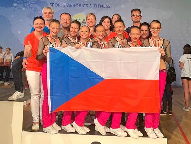 Kladenské aerobičky na ME v polském Krakowě. Kadetky Dancers