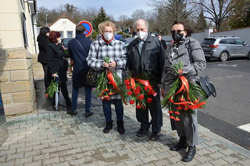 Z posledního rozloučení s Marií Šupíkovou v kapli Kladenských hřbitovů.