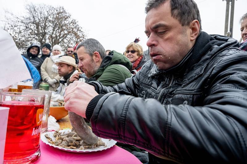 Tradiční masopust a zabijačka v Máslovicích.