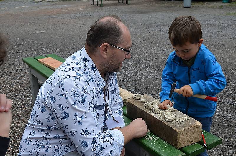 Z prvního ročníku amatérské burzy minerálů v Hornickém skanzenu Mayrau