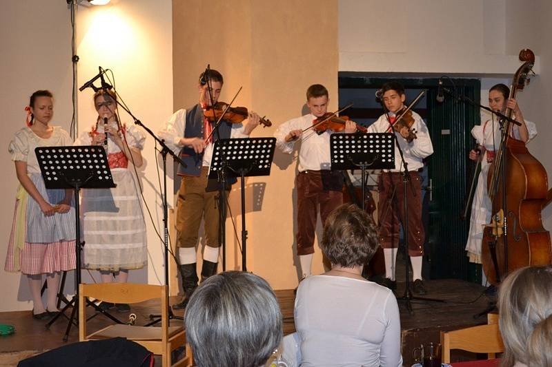 21. ročník Středočeského folklorního festivalu Tuchlovická pouť. Začátek akce a přivítání hostu v Kulturním centru Nového Strašecí. 