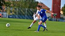 Fotbalová divize: Slaný (v modrém) prohrálo doma v úvodním zápase s Chomutovem 0:1.