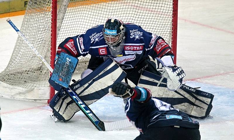 Jaromír Jágr vymyslel speciální zápas Kladno - Sparta na podporu Ukrajiny. Hrálo se v 02 areně, Sparta vyhrála 4:1. A výtěžek, který poputuje potřebných, se vyšplhal na tři a půl milionu korun.