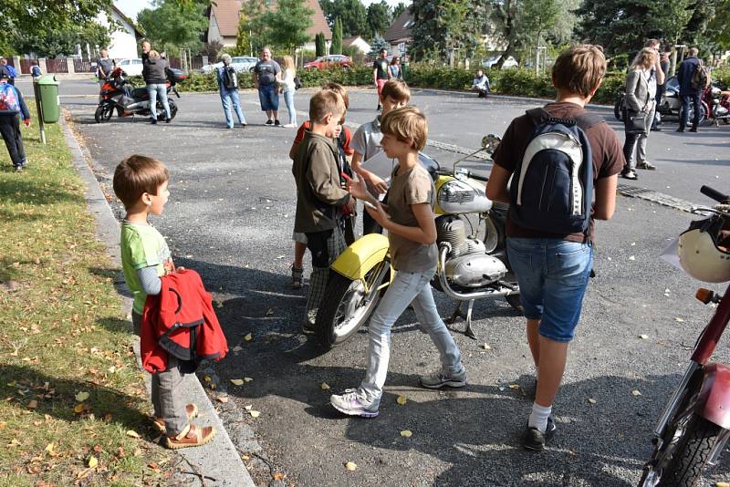 V sobotu se v Lidicích uskutečnil 3. ročník spanilé jízdy veteránů všech kategoriích.