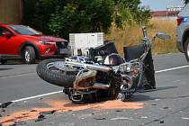 Ve Slaném srazilo auto motorkáře.