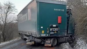 Havárie německého kamionu u Vinařic