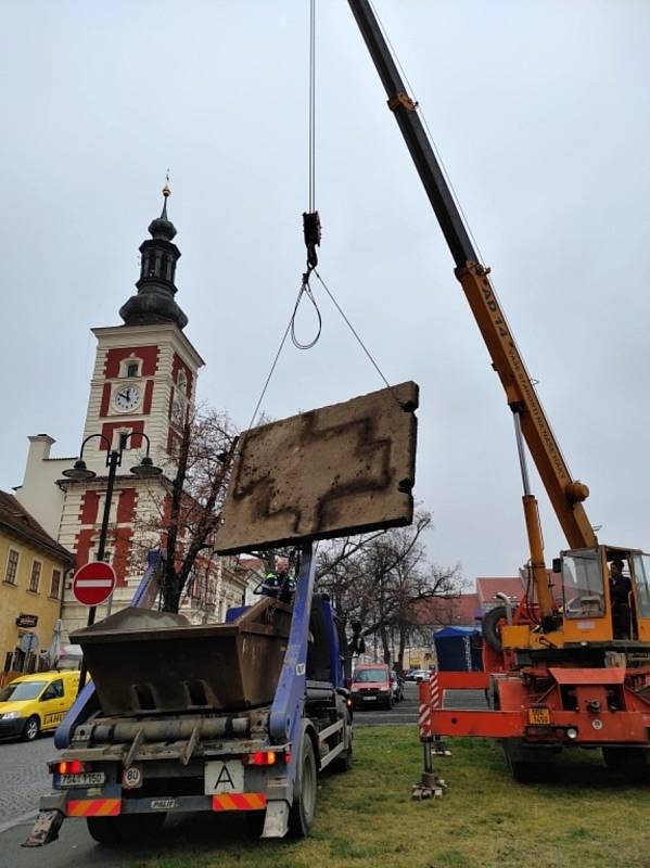 Brána ve Slaném zatím zůstává, z pěší zóny ale patrně zmizí.