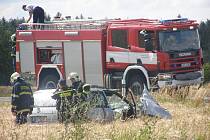 Kromě tragického konce obou motorkářů byla při nehodě zraněna i třicetiletá žena cestující osobním vozem. 