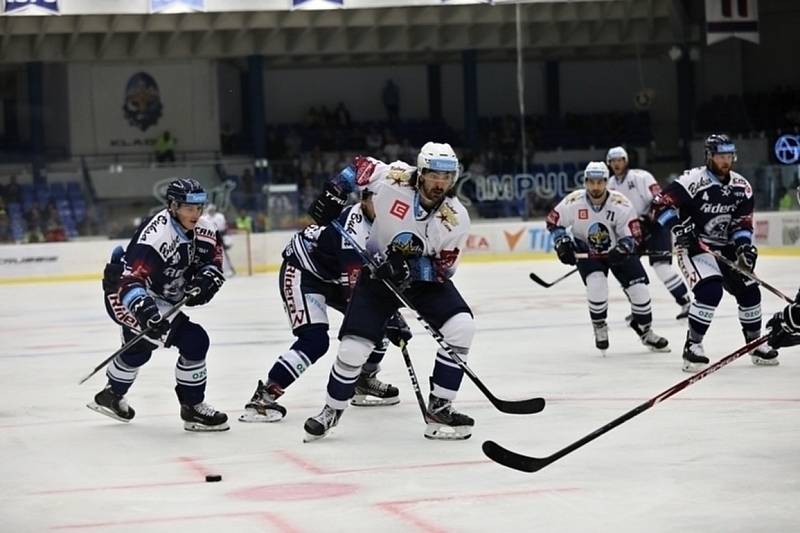 Kladno (v bílém) hostilo v extralize Vítkovice.