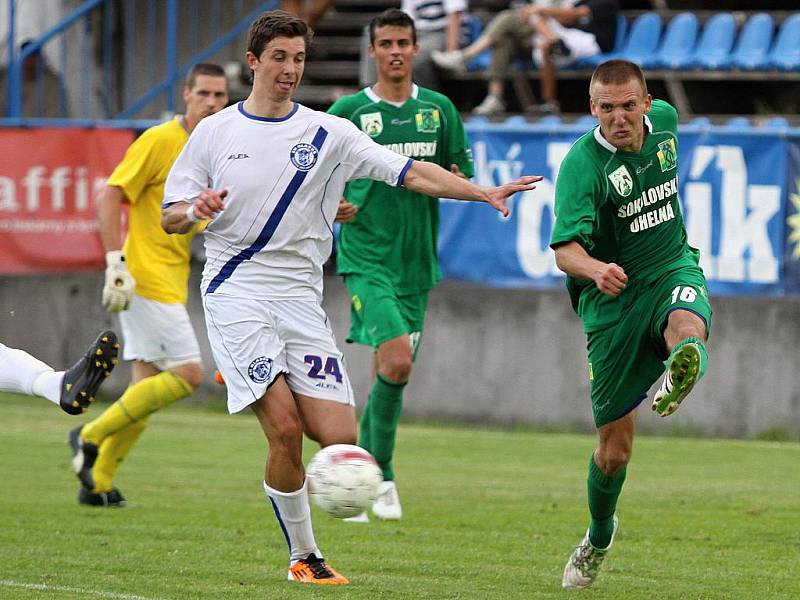 David Radosta dnes bohužel  opět nic výrazného nepředvedl //  SK Kladno - Banik Sokolov3:3 (2:0)  , utkání 29.k. 2. ligy 2010/11, hráno 4.6.2011