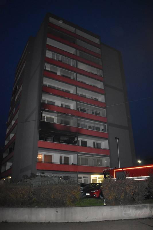 Noční požár bytu v panelovém domě v Žižkově ulici ve Slaném.