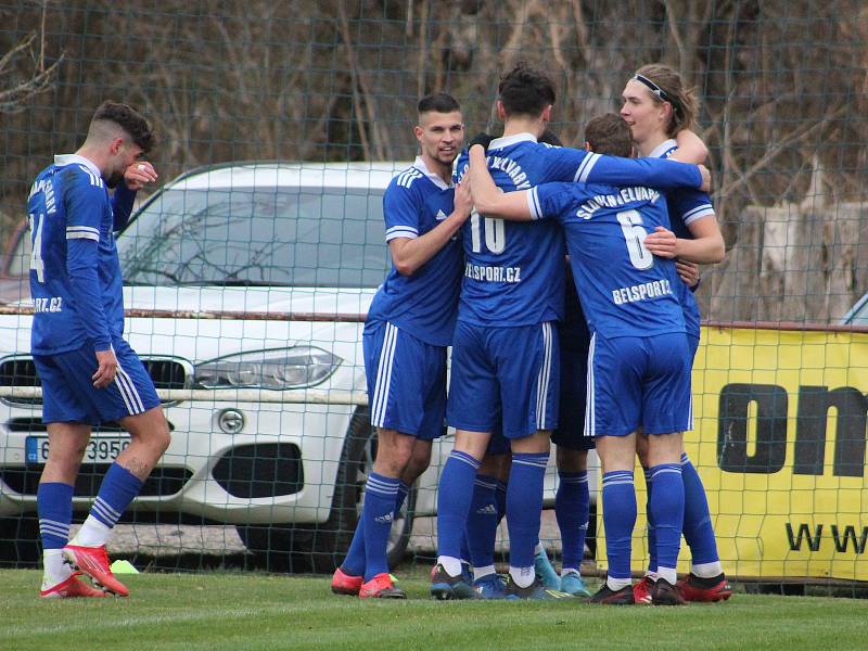 Fotbalisté Velvar (v modrém) v 19. kole ČFL B rozstříleli rezervu FK Mladá Boleslav 5:0.