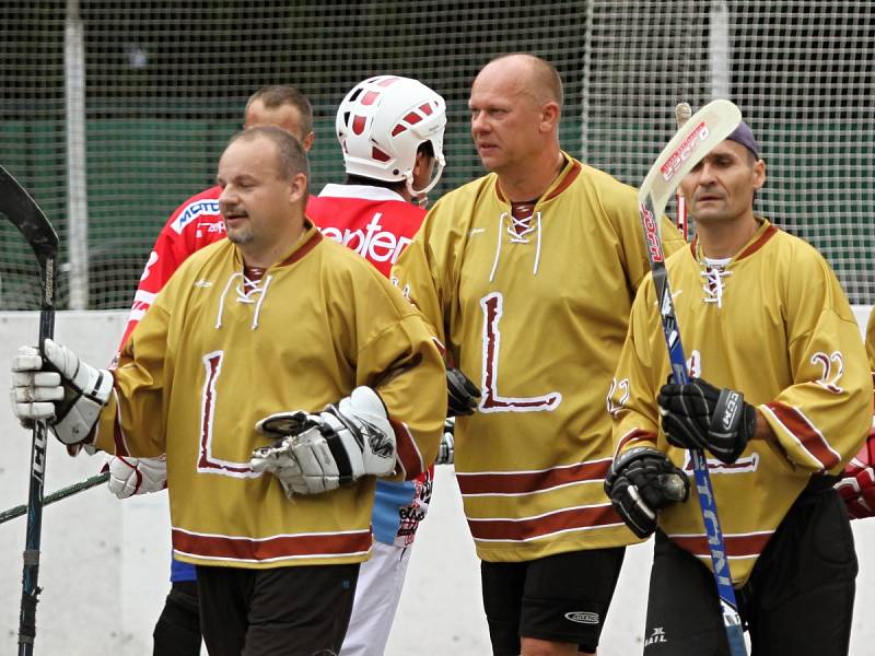 Kladno hostilo 23.-24. 8. 2014 hokejbalový turnaj veteránů (Č. Budějovice - Legendy /SR/)