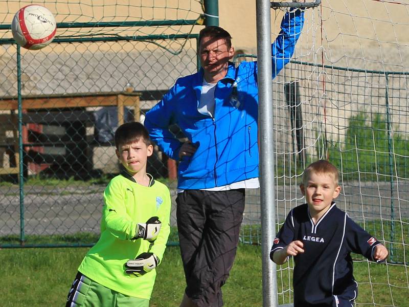 Slavoj Kladno - SK Buštěhrad // Slavoj Kladno - SK Slaný B - SK Buštěhrad ml. přípravky dvojzápasy okr. Kladno 22. 4. 2016